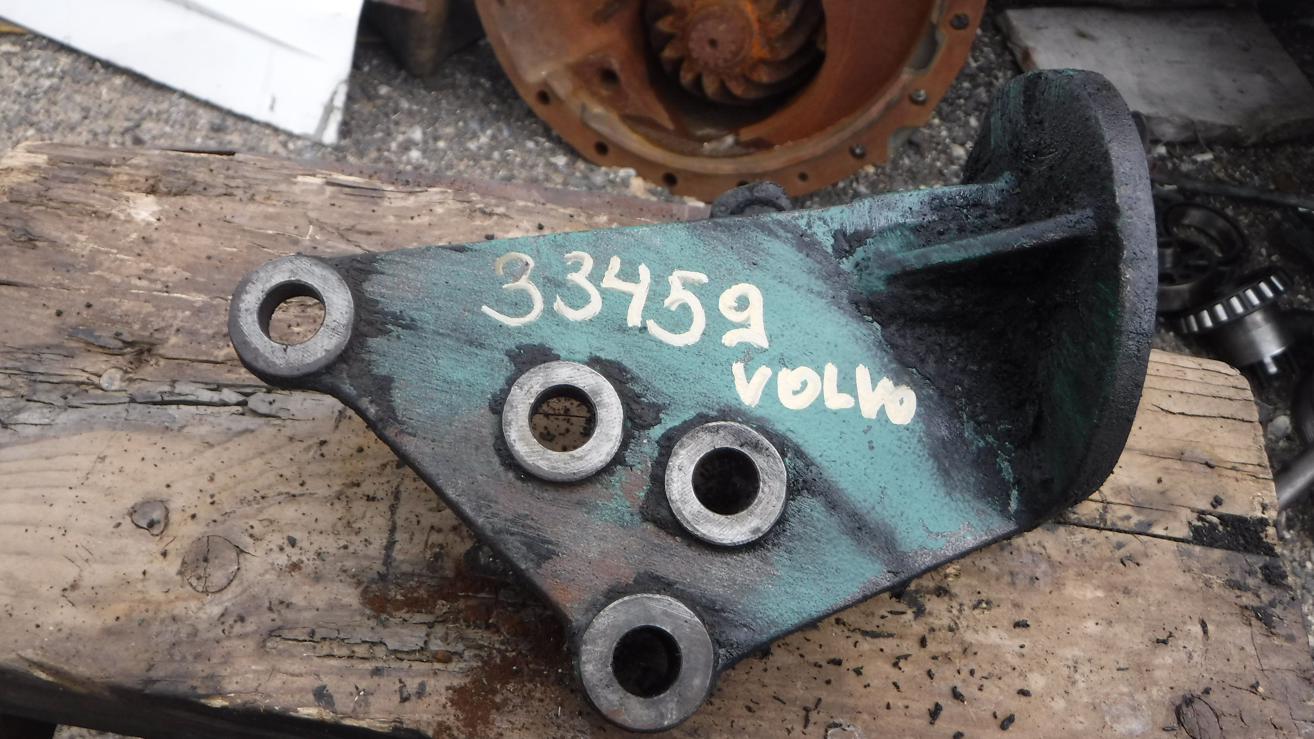 Кронштейн двигателя Volvo F16 1618951 TD162